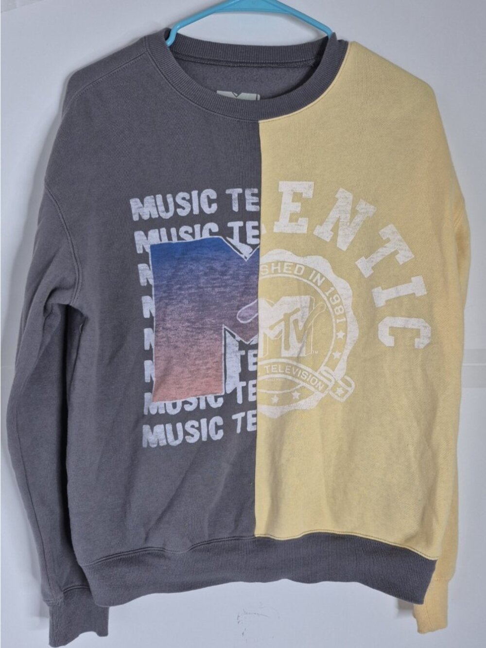 MTV Long Sleeve Pullover Sweatshirt Women's Size S